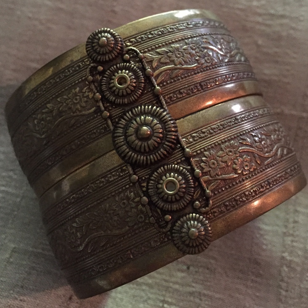 Cuff bracelet bronze tone vintage style